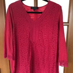 Women’s 1X w/ 3/4 length sleeves.